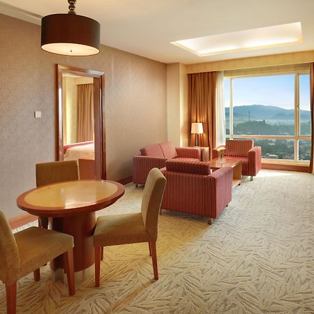 Swiss-Belhotel Maleosan Manado Eksteriør billede